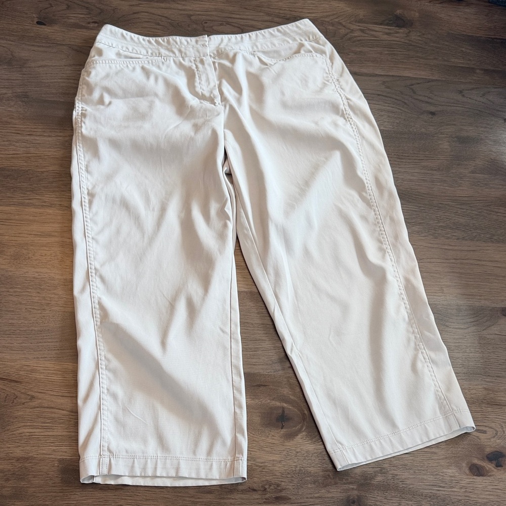 Tail Women's 8 Light Beige/Tan Capri Pants